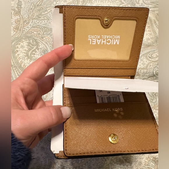 NWT Michael Kors Wallet - Picture 4 of 6